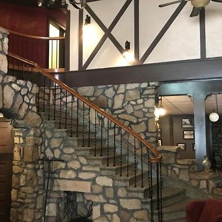Ye Olde English Inn Hollister Екстер'єр фото