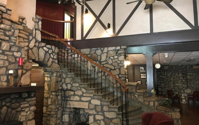 Ye Olde English Inn Hollister Екстер'єр фото